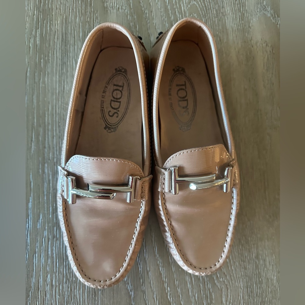 Todd woman cream pattern leather flat shoes size 37 (6 1/2 USA Size)